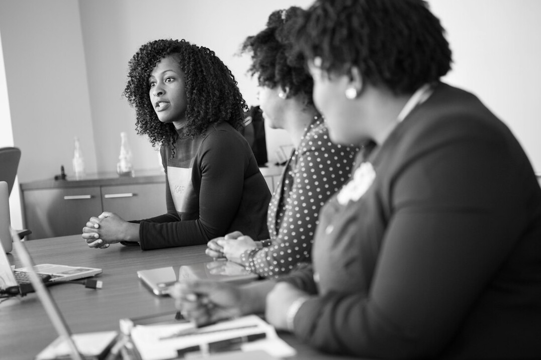 confident leader motivating team
